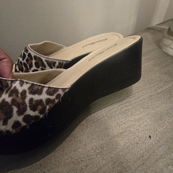Eddie Bauer Slide Wedge Animal Print Pony Hair shoe - Picture 4 of 7